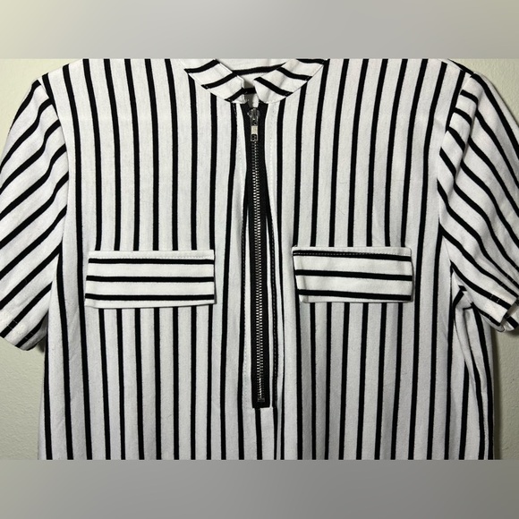 Like NEW: Simplefun Black and White Short Sleeve Zipper Top! Size medium. - Picture 2 of 12